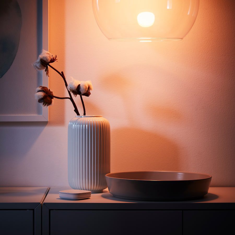 لامپ رنگی همراه با ریموت ایکیا TRADFRI مناسب برای اتاق خواب