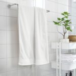 حوله حمام سفید ایکیا VINARN سایز 100x150 / جنس از ابریشم مصنوعی و نخ پنبه می باشد