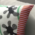 خرید کاور کوسن ایکیا مدل MAVINN گلدار مشکی و سفید