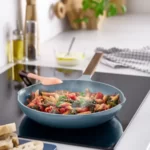 قیمت تابه ایکیا مدل KLIPPFISK پوشش نچسب / دسته چوبی/ خاکستری-آبی تیره